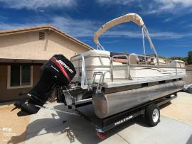 2004, Sun Tracker, Party Barge 22