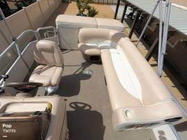 2004, Sun Tracker, Party Barge 22