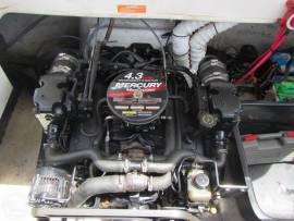 2004, Rinker, 212 Captiva Bowrider