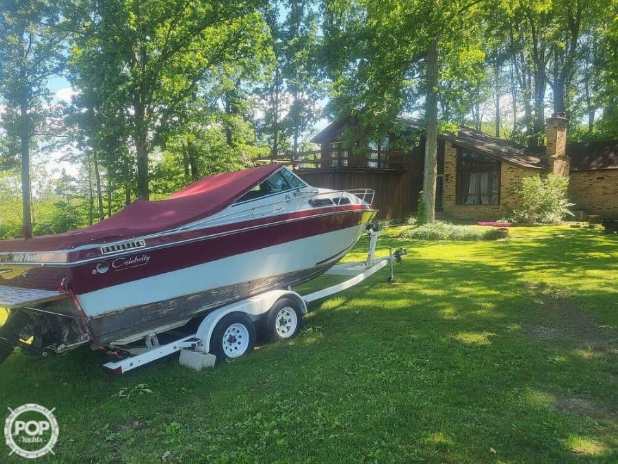 1986 Celebrity 22 Power Boats, Cuddy Cabins For Sale in 