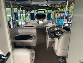 2011, Sun Tracker, Party Hut 30 Regency Edition