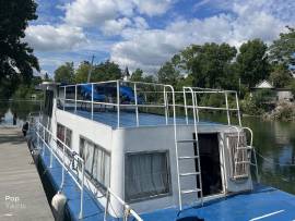 1969, 44 Houseboat