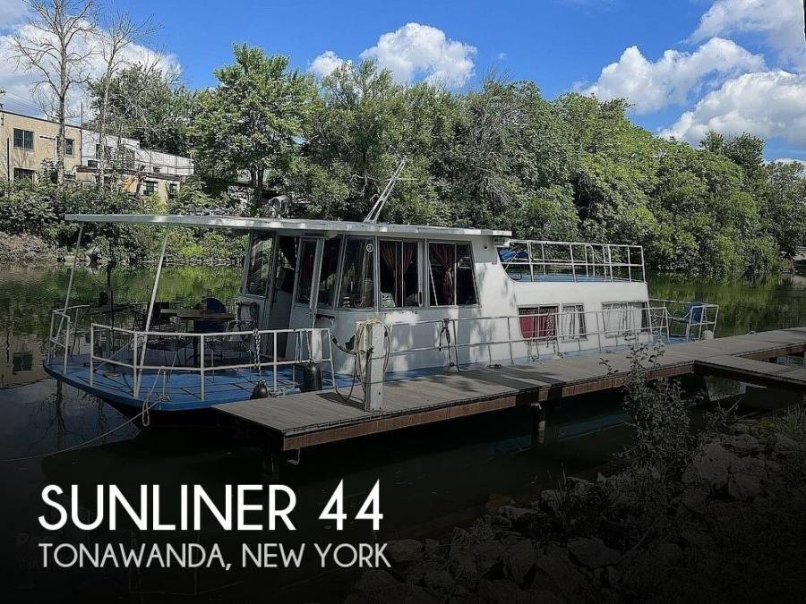 1969, 44 Houseboat