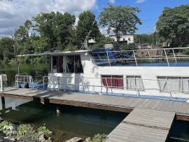 1969, 44 Houseboat
