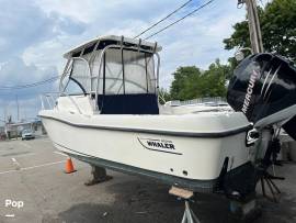 2005, Boston Whaler, 235 Conquest