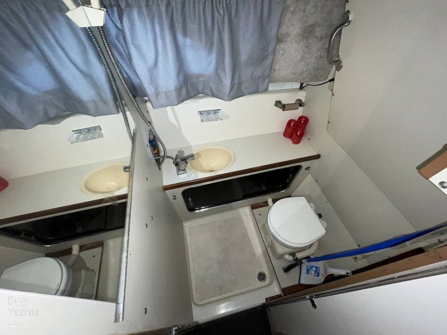 1986 ChrisCraft 281 Catalina Power Boats, Express Cruisers For Sale in