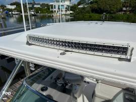 2015, Robalo, R305