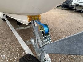 2001, Boston Whaler, 220 Dauntless