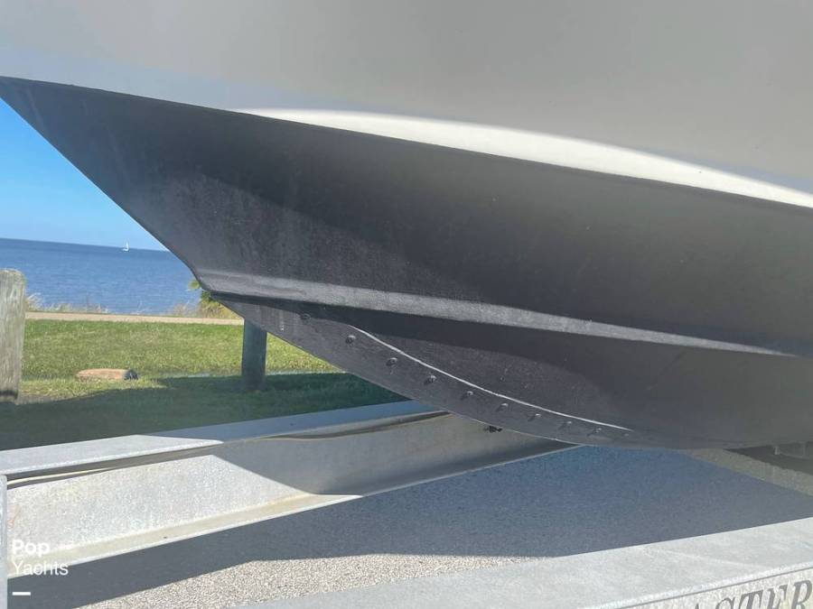 1999 Boston Whaler 21 Outrage (Justice Edition) Power Boats, Center