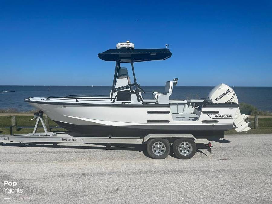 1999 Boston Whaler 21 Outrage (Justice Edition) Power Boats, Center